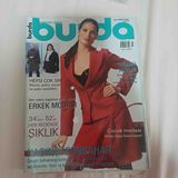 Burda Dergi Ekim 2006/10 Evrensel Moda Dergisinin Ekim 2006 Sayısı. Kapak ve Iç Sayfalarda Yer Alan Kadın