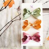 Butik Kurdele Fiyonk Saçsız Bebek Tokası 8 cm - Seyrek saçlı bebeklere özel saçtan düşmeyen toka (Adaçayı yeşili- Açık Kahve- Mürdüm, 3'lü Set)