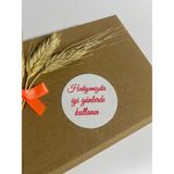 Butik Sosyetik Hediyemizdir Iyi Günlerde Kullanın Kırmızı Yazılı Yuvarlak Yapışkanlı Etiket 5 x 5 cm 100 Adet