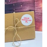 Butik Sosyetik Sana Bir Hediyem Var Kırmızı Yazılı Yuvarlak Yapışkanlı Etiket 4 x 4 cm 120 Adet