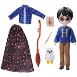 Büyücülük Dünyası Harry Potter, Görünmezlik Pelerini ve 5 Bebek Aksesuarı ile 8 inç Harry Potter Bebek Hediye Seti, 6 Yaş ve Üzeri için Çocuk Oyuncakları