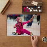 Buz Pateni Yapan Küçük Kız Tasarımı 240 Parça Ahşap Puzzle Ahşap Kutuda MP00899