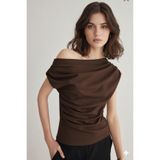 BY HUPE Drape/Büzgü Detaylı Dökümlü Asimetrik Yaka Bluz
