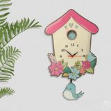 caju art & decoration Ahşap Sallanan Sarkaçlı Kuş Evi Ve Çiçekler Duvar Saati