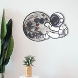 Caju Art & Decoration Dekoratif Astronot Ve Ay Temalı Çocuk Odası Duvar Saati