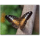 Caka Tablo Ağaç Üzerinde Sarı Siyah Kelebek 1000 Parça Puzzle