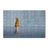 Cakapuzzle Mavi Duvar Önündeki Sarı Kedi 120 Parça Ahşap Puzzle