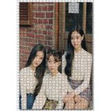 Cakatablo Kapı Önünde Oturan Üç Koreli Kız 1000 Parça Puzzle Yapboz MDF Ahşap