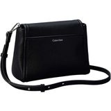Calvin Klein Siyah Kadın Çapraz Çanta Ergonomik Tasarım ile Şık Görünüm Sunuyor LV04F3511GUB1