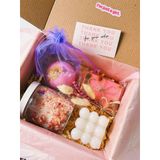 Calyza-6 Parça Rose Spa Hediye Seti – El Yapımı Sabun, Soy Wax Mum, Gül Banyo Tuzu, Bath Bomb, Mini Buket ve Teşekkür Kartı