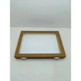 Cam Kapaklı Deri Kumaş Kahve-Beyaz Renk 34 Cm / 24 Cm Tırnaklı Kolye Sergileme Standı