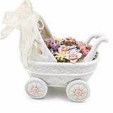 Capodimonte Porselen Bebek Arabası Figürini, El Yapımı Çiçekli, Beyaz, İtalyan Tarzı Lüks Dekoratif Heykelcik P027.817680