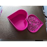 Çelik - Ticaret 3D Baskı Gül Desenli Kalp Şeklinde Hediye Kutusu Oyma Güllü Kapaklı Kalp Kutu Takı ve Sürpriz Kutusu - Pembe