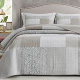 Chezmoi Collection Quinn 3 Parça Nötr Boz Kahverengi Gri Beyaz Çiçekli Hibiscus Çiçek Şeker Çizgili Patchwork Yorgan Seti - Önceden Yıkanmış Pamuklu Örtü - Hafif Ters Çevrilebilir Yatak Örtüsü, King