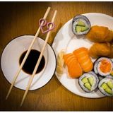 Chopstick Helper - Pratik Çubuk Tutucu Aparat | Yeni Başlayanlar ve Çocuklar İçin Çin Çubuğu Eğitici Seti | Kaymaz, Ergonomik ve Tekrar Kullanılabilir 4 adet (kırmızı)