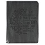 Christian Art Gifts Erkekler ve Kadınlar için Premium Vegan Deri Fermuarlı İlham Kutsal Portföy: Güçlü ve Cesur Aslan, Padfolio Klasör, Not Defteri, Kalem/Vurgulayıcı Combo, Yuvalar, Kömür Siyahı