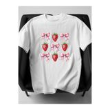 Çilek Ve Pembe Kurdele Baskılı Oversize Pamuklu Beyaz T-shirt kmn02sb