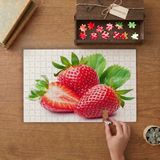Çilekler- Kırmızı Meyveler Tasarımı 240 Parça Ahşap Puzzle Ahşap Kutuda MP00370