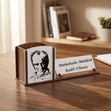Çılgıntrend Atatürk Silüetli Kişiye Özel Ahşap Masa Isimliği ve Kalemlik - Ofis ve Yeni Iş Hediyesi - Kahve - standart