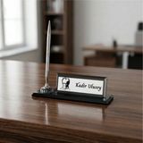 Çılgıntrend Atatürk Silüetli Kristal Cam Masa Isimliği - Kalemli Ofis Hediyesi (Kişiye Özel) - Siyah