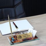 Çılgıntrend Besmele Tasarımlı Saatli Cam Masa Isimliği - Kartvizitlikli Kalemli Dini Ofis Hediyesi - Çok Renkli - standart - masa üstü isimlik