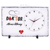 Çılgıntrend Kişiye Özel Doktor Doğal Taş Masa Saati 25x38 cm – İsim ve Ünvan Baskılı Dekoratif Saat