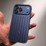 Çizgili Silikon iPhone Kılıfı – Valiz Tarzı Kabartmalı, Kamera Korumalı, Kaymaz İnce Kılıf (Lacivert), iPhone 17 Pro