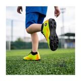 Çocuk Halı Saha Futbol Ayakkabısı – Hafif, Kaymaz Tabanlı, Bağcıklı Kramponsuz Spor Ayakkabı - Sarı