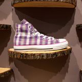 Converse Mor Desenli Spor Ayakkabı