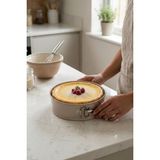 Cooker 20 cm Kelepçeli Kek Kalıbı CKR3562 - Bej