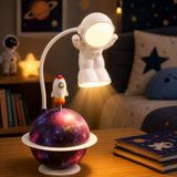 Coverzone Astronot Temalı 2'si 1 Arada Masa Lambası ve Gece Lambası USB Şarjlı 400mAh Bataryalı Renkli Gezegen Gece Işığı 5V 3W LED Aydınlatma YC-7902A/B Uzay Temalı Dekoratif Lamba | YC-7902 Beyaz