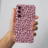 Coverzone Samsung Galaxy A55 İle Uyumlu Yüksek Kalite Özel Tasarım Kadife İç Yüzey Lansman Silikon Premium Telefon Kılıfı-SD02-Pembe Leopar