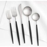Crate & Barrel Aero Siyah 5 Parçalı Çatal Bıçak Takımı Modern Tasarım ve Şık Mat Siyah Saplar
