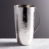 Crate & Barrel Graham 82 Oz. Çekiçlenmiş Metal Sürahi, Şıklığın Zirvesi