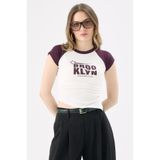 CrepTekstil Crep Kadın Brooklyn Baskılı Raglan Kol Asimetrik Kesim Crop Tişört Pamuk Ribana Ekru Mürdüm