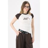 CrepTekstil Crep Kadın Slay Friday Baskılı Raglan Kol Asimetrik Kesim Crop Tişört Pamuk Ribana Ekru Kahve