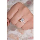 Crystal Diamond Zirconia 1.75 karat ışıklı kutuda baget yüzük