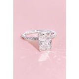 Crystal Diamond Zirconia Işıklı Kutuda 6 Karat Baget Yüzük