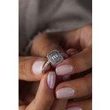 Crystal Diamond Zirconia Işıklı Kutuda Beştaş Yüzük
