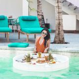 CZCZC Yüzme Havuzu Yüzer Tepsi Yüzer Servis Tepsileri Masa Bar Yuvarlak - Rattan Hasır Yüzme Havuzu Yüzer İçecek Bar Yüzme Havuzu - Otel Tedarikçisi Kahvaltı Tepsisi