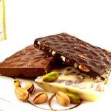 Dark Brown Chocolates & Confections 250 gr Antep Fıstıklı Karışık Bitter Sütlü ve Beyaz Kırma Beyoğlu Çikolatası