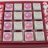 Dark Brown Chocolates & Confections Hoşgeldin Bebek Çikolatası 48 Madlen ve Badem Drajeli Kız Bebek Doğum Hediyesi