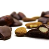 Dark Brown Chocolates & Confections Roş Çikolata Bademli 750 Gram Sütlü Roche Çikolatası