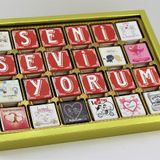 Dark Brown Harfle Seni Seviyorum Yazılı Çikolata Kutusu 72'li Madlen Gerçek Çikolata
