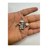 Deadly Dribble – Futbol Oynayan İskelet Figürlü Unisex Metal Anahtarlık
