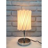 Decodelight Modern Dekoratif Krom Metal Ayaklı Açık Krem Kumaş Pileli Burgu Kademeli Şapkalı Abajur Masa Lambası