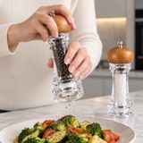 Deconox 2 Adet Bambu Kapaklı Akrilik El Değirmeni 2’li Set, 18 cm, Aşınmaya Dayanıklı Porselen Öğütücü, Manuel Tuz ve Karabiber Değirmeni, Şeffaf Doldurulabilir Hazne,