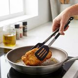 Deconox 32 cm Kilitlenebilir Mangal Maşası ve Kızartma Spatulası, Metal Gövdeli Siyah Delikli Geniş Uçlu Servis Maşası, Et Tavuk Balık Köfte Kızartma ve Barbekü İçin Çok Amaçlı Mutfak Maşası
