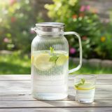 Deconox Silikon Fitilli Borosilikat Cam Sürahi (2000 ml) - Metal Kapaklı, Isıya Dayanıklı, Süzgeçli Şeffaf Buzlu Çay ve Limonata Karafı