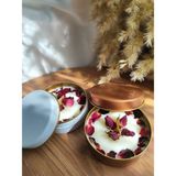 Decor Shops Metal Kutulu Gül Kokulu Gül Yapraklı Soyawax Mum - Beyaz - Kırmızı